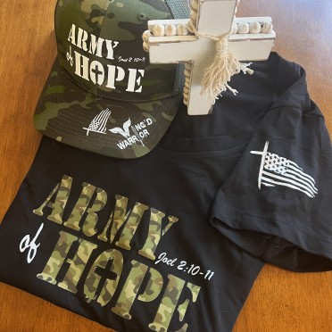 ARMY OF HOPE Black Scoop Neck T-shirt Green Camo – W